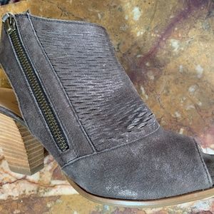 Paul Green Willow peep toe bootie 9